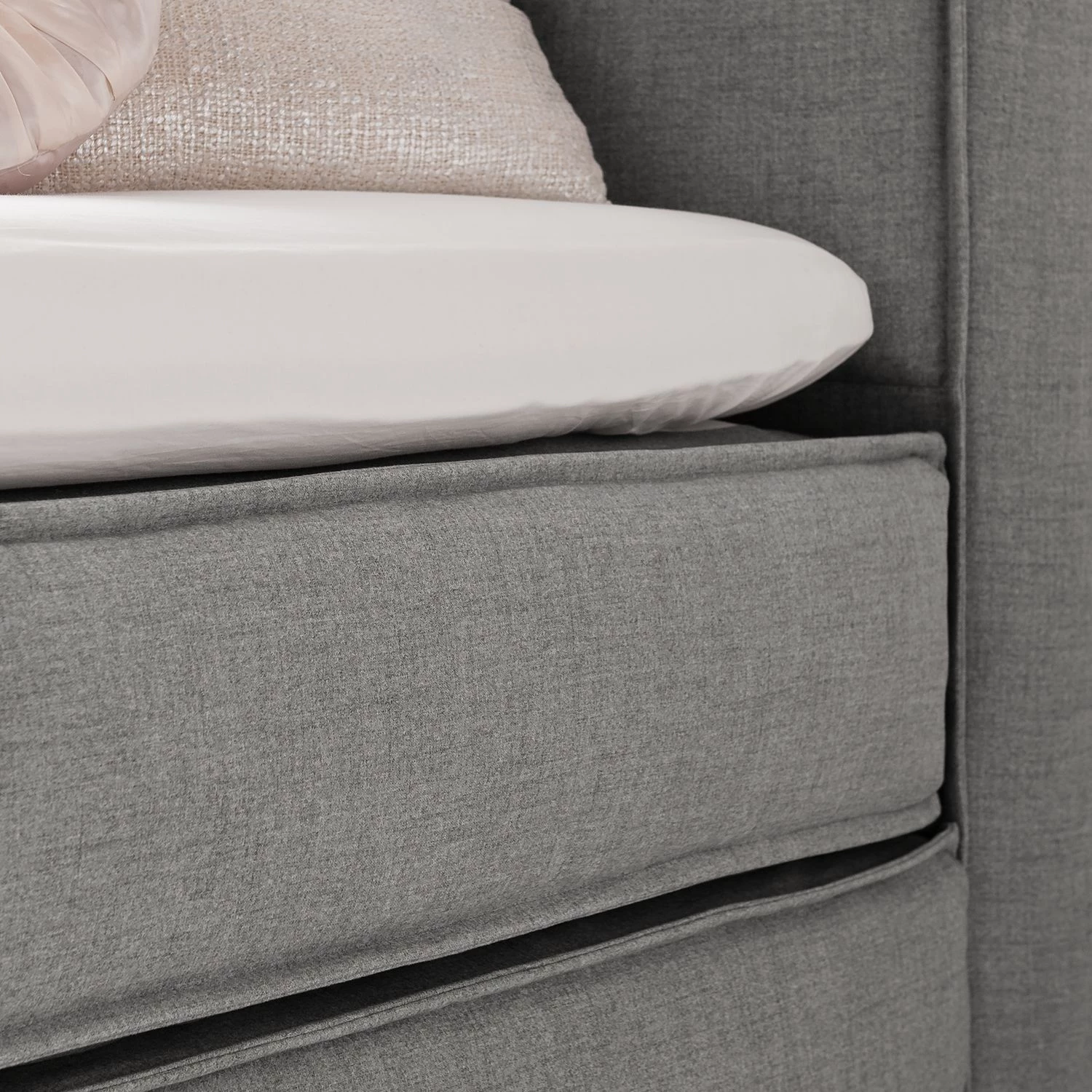 Lit boxspring Kinx - Tissu KINX : Gris - 200 x 200cm - D2 souple - 130 cm 2 Lit boxspring Kinx - Tissu KINX : Gris - 200 x 200cm - D2 souple - 130 cm – Image 2