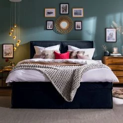 Lit boxspring Kinx - Velours Fraya: Bleu marine - 180 x 200cm - D2 souple - 130 cm -Lits & literie Soldes 1000125281 181121 15373338 MOOD GALLERYIMAGES P000000001000125281 mood