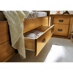 Maison Belfort Lit en bois massif Bergen - Epicéa lessivé - 140 x 200cm -Lits & literie Soldes 1000125652 211122 08324102273 DETAILS P000000001000125652