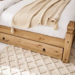 Maison Belfort Lit Finca Rustica - Pin massif - Epicéa naturel -Lits & literie Soldes 1000178059 200507 14114000013 DETAILS P000000001000178059