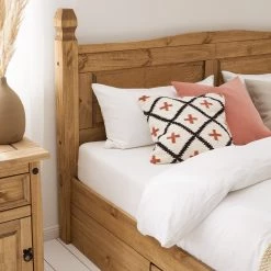 Maison Belfort Lit Finca Rustica - Pin massif - Epicéa naturel -Lits & literie Soldes 1000178059 200507 14114500017 DETAILS P000000001000178059